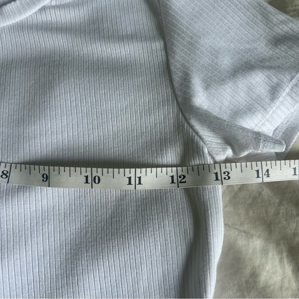Garage Womens XS White Ribbed Crop Top - Picture 2 of 6